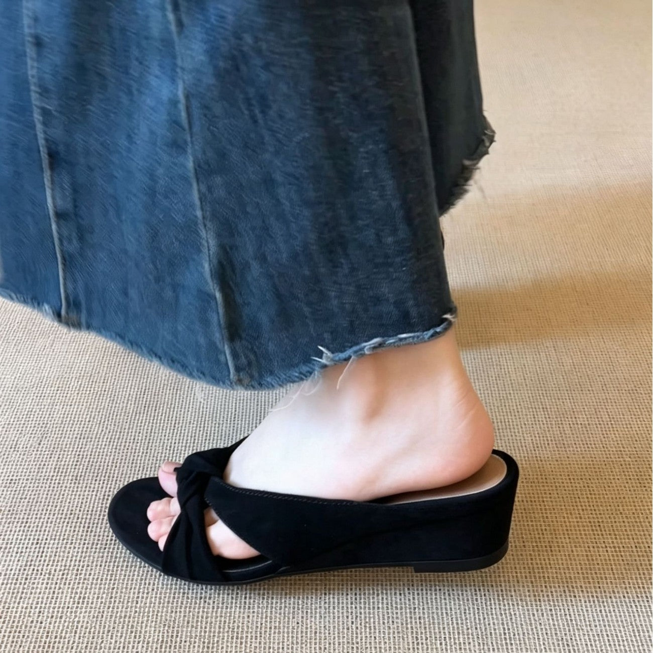 Simple Versatile Wedge Sandals That Are Easy On The Feet